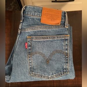Levis Premium Wedgie Straight jeans!